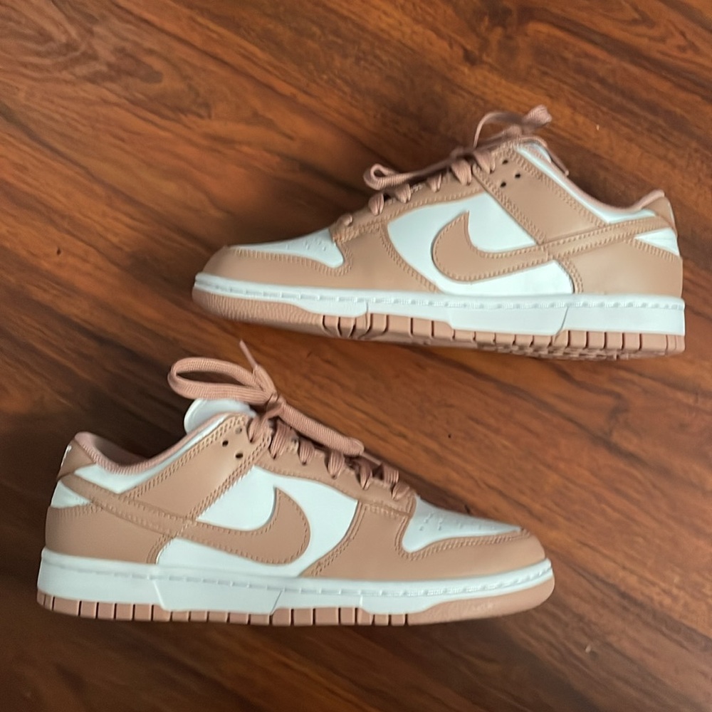 New Nike Womans dunks white and tan sz 8.5